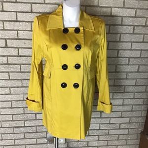 Daisy Fuentes mustard color trench coat size XL.